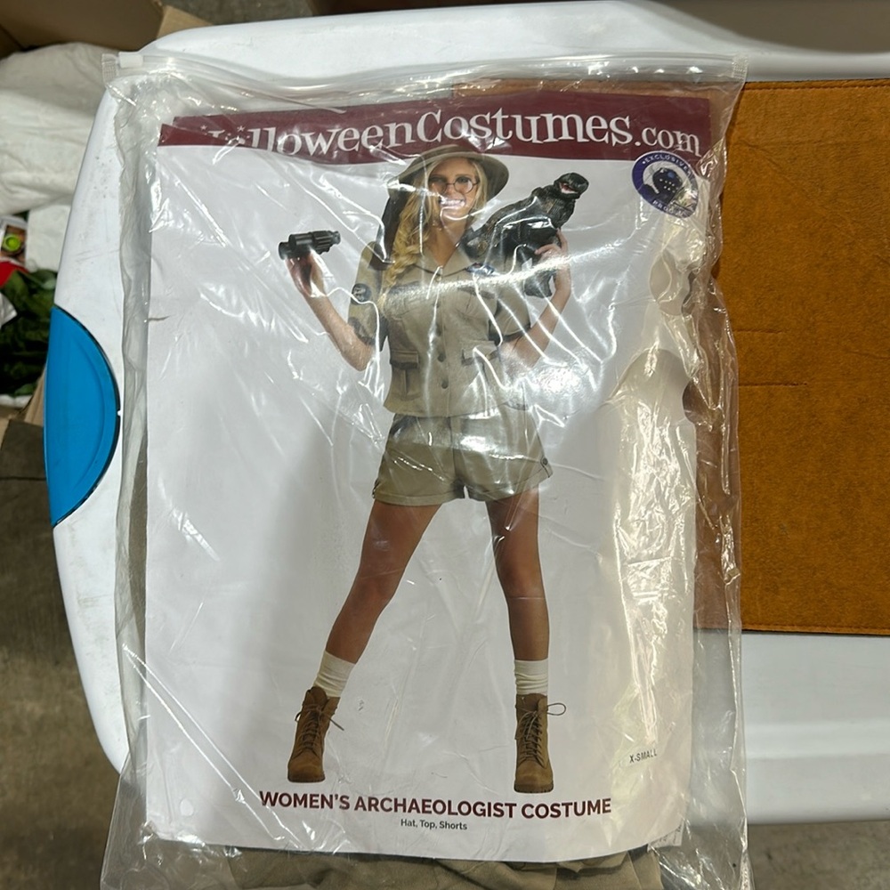 Women’s archaeologist costume x small